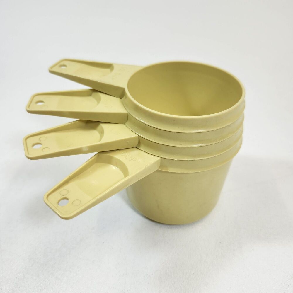 Tupperware Measuring Cups Set of 4 Yellow Vintage 761-1 762-1 763-1 764-1 Lot